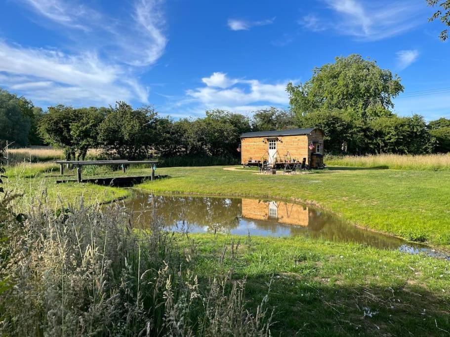 Mountbatten Shepherds Hut & Buckhurst Shepherds Hut Ashford  Bagian luar foto
