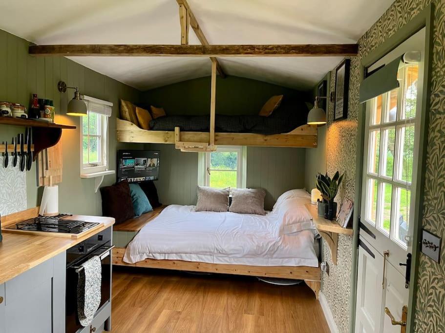 Mountbatten Shepherds Hut & Buckhurst Shepherds Hut Ashford  Bagian luar foto
