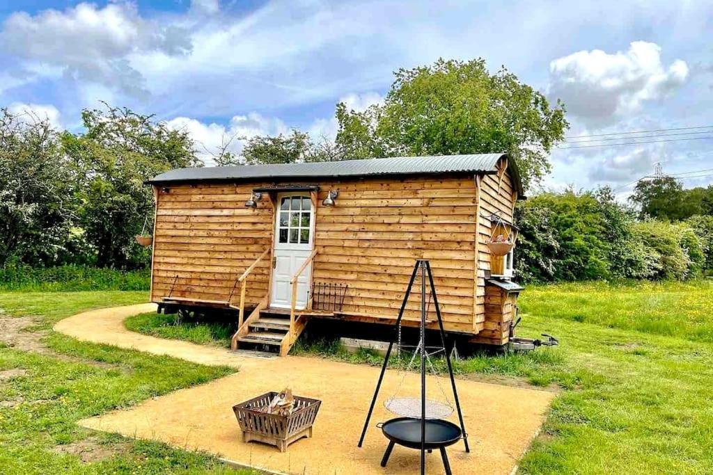 Mountbatten Shepherds Hut & Buckhurst Shepherds Hut Ashford  Bagian luar foto